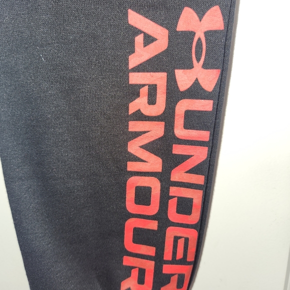 Under Armour Red Camouflage Sweatshirt Hoodie With Black Sweatpants - Picture 5 of 6
